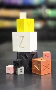 Cubes lettres imprimés en 3D pour l'apprentissage