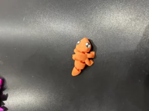 Gecko articulé orange imprimé en 3D