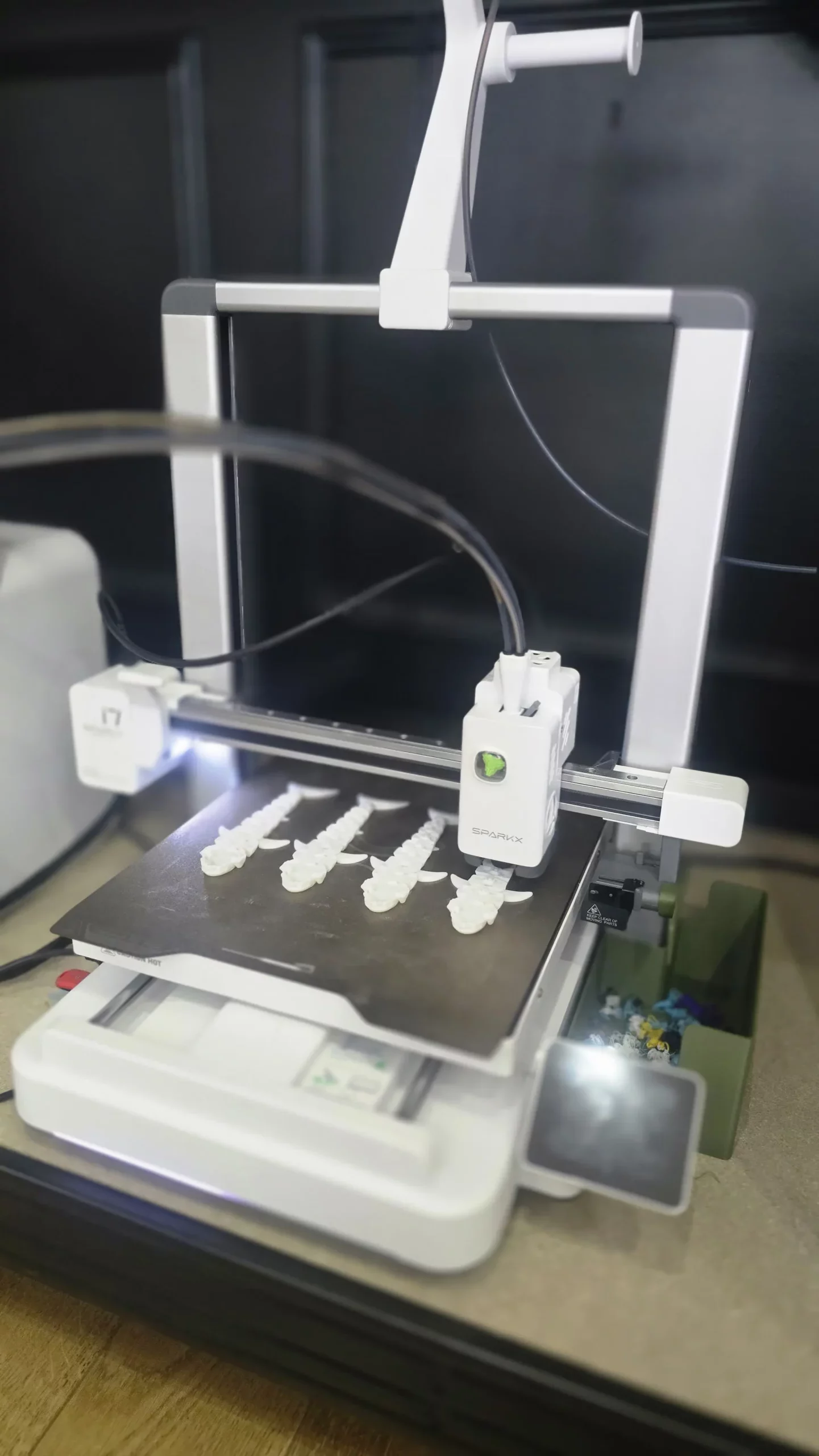 Impression 3D en cours sur une imprimante de l'atelier
