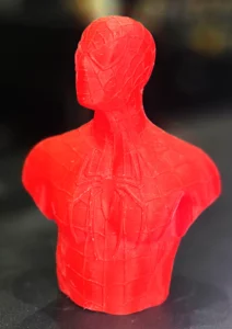 Buste de super-héros imprimé en 3D et peint à la main