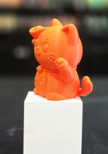 Chat porte-bonheur imprimé en 3D, autre vue