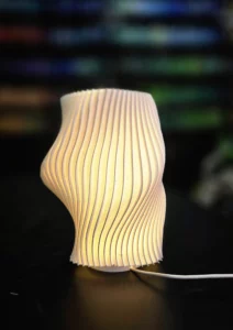 Lampe ondulée imprimée en 3D, lumière allumée