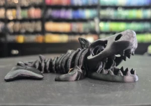 Requin articulé noir imprimé en 3D