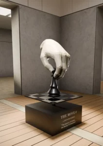 Main sculptée tenant une pièce d'échecs, imprimée en 3D